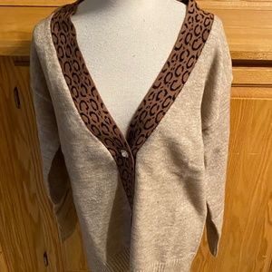 NWT Exclusive XL Sweater Cardigan V-Neck Button Down Leopard Collar Acrylic